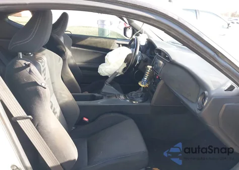 2020 Toyota 86 z USA, uszkodzony, nr VIN JF1ZNAA16L8753176